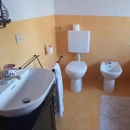 Отель Locazione Mimosa Con Giardino 3*